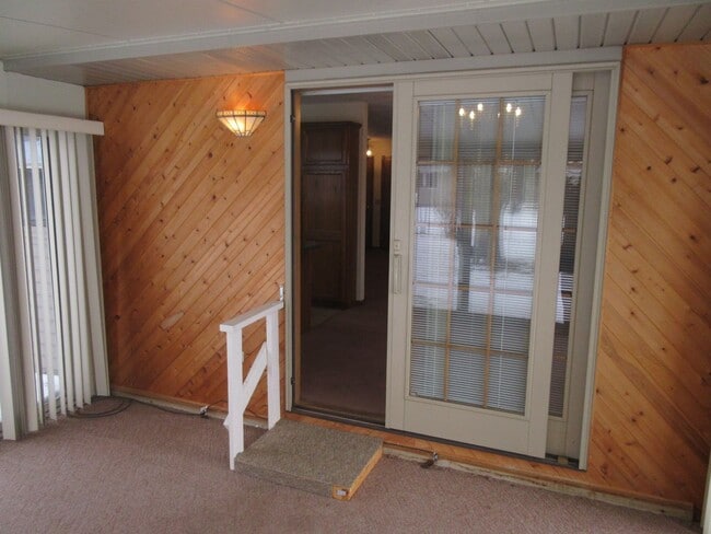 Building Photo - House in Janesville