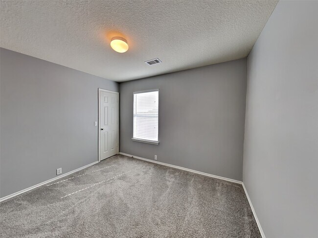 Building Photo - 5926 Baldwin Elm St