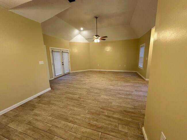 Living room - 5 Laudeac Ct