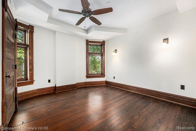 Building Photo - 701 W Canfield St