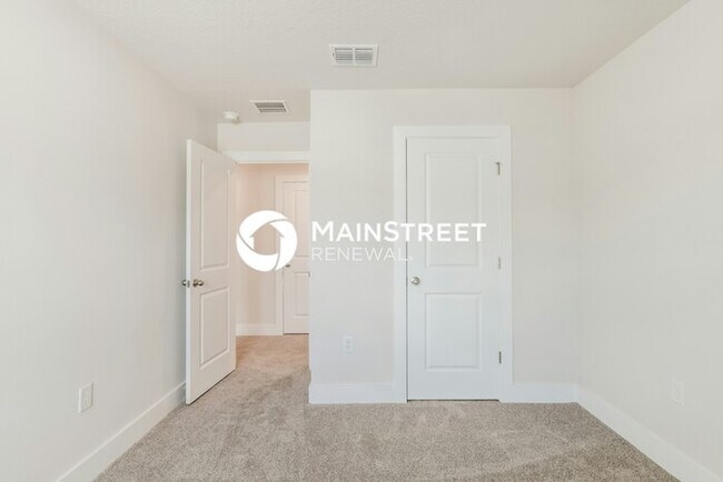 Building Photo - 3 Bedroom Pet-Friendly Home in Deland, FL with Main Street Renewal