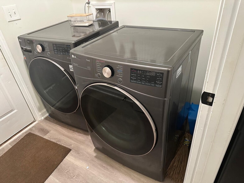 Building Photo - 521 Greyhound Ct