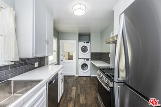 Building Photo - 2115 Ocean Park Blvd