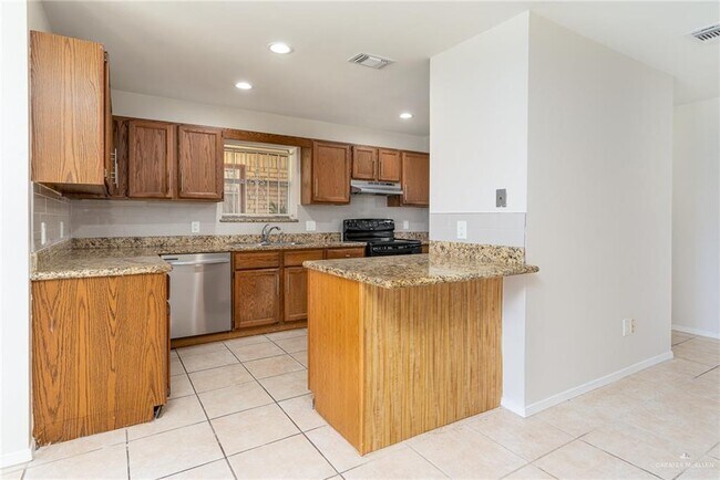 Building Photo - 500 E El Rancho Ave