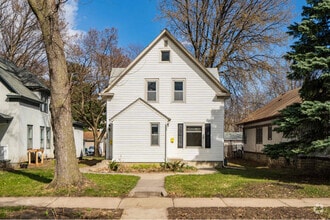 Building Photo - 3347 S 31st Ave