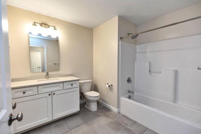 Building Photo - 240 Knollwood Way