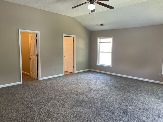 Building Photo - Spacious 4-Bedroom Home in a Quiet Union C...