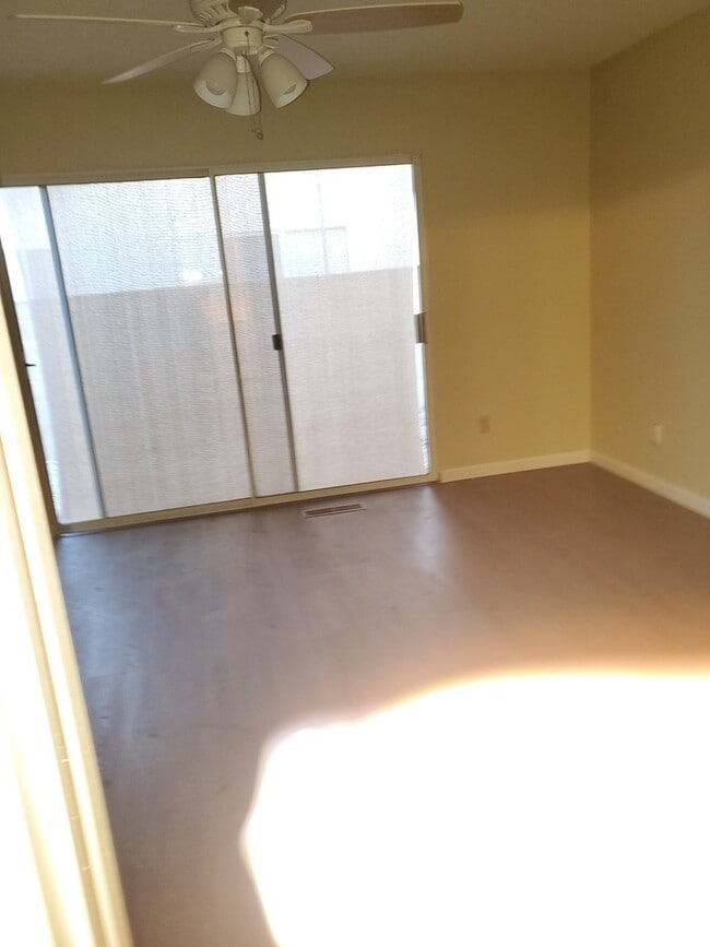 Building Photo - Modesto 3 bedroom 2.5  bathroom off McHenry