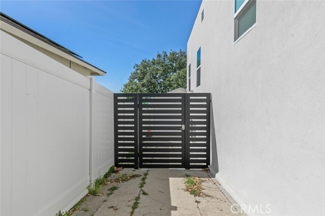 Building Photo - 10533 Fernglen Ave