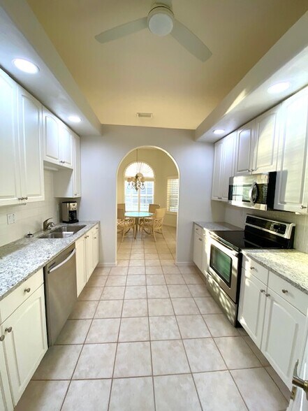 Building Photo - 11305 Longshore Way E