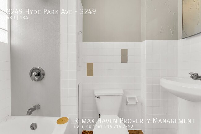 Building Photo - 3249 Hyde Park Ave