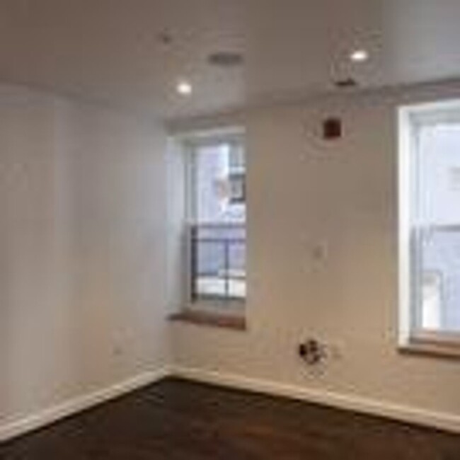 Building Photo - Fantastic Updated 1 bedroom Apartment in A...