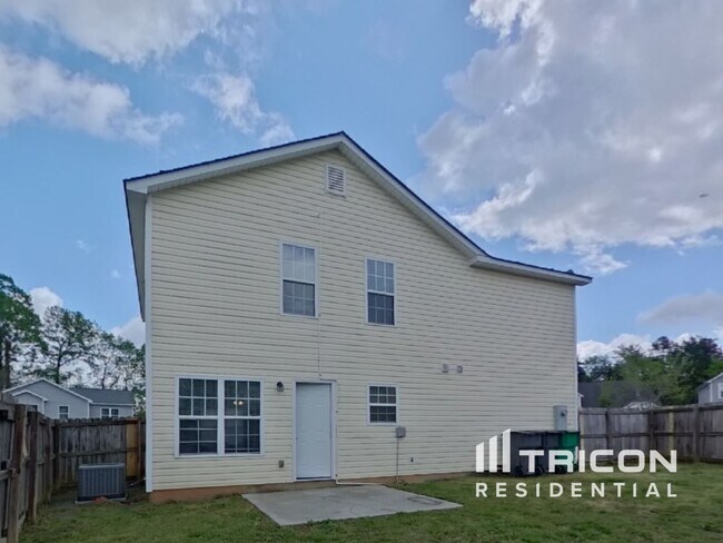 Building Photo - 827 Oakshire Cir