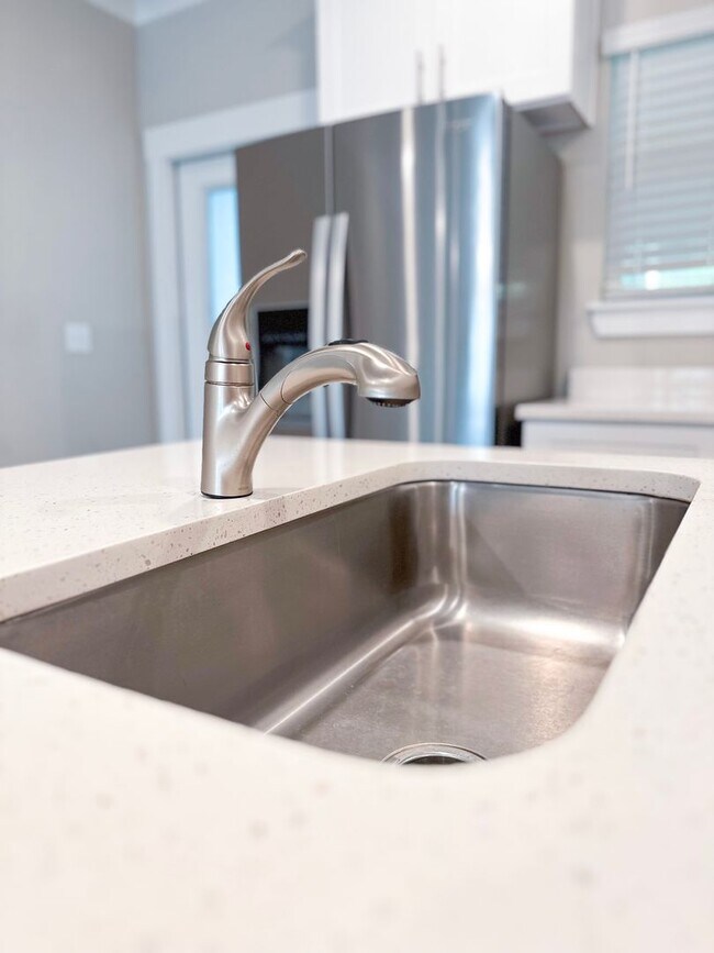 Building Photo - Centrally located townhome in The Verandas