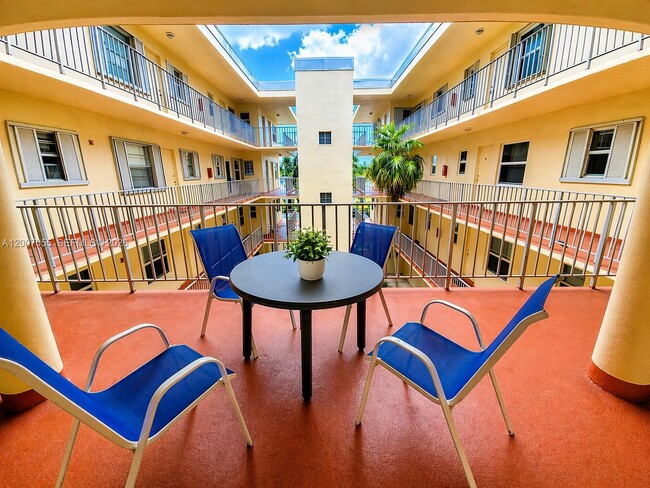 Building Photo - 1747 Rodman St