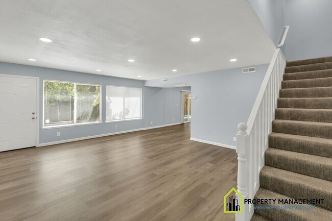 Building Photo - Inviting 3-Bedroom, 2-Bathroom Residence w...