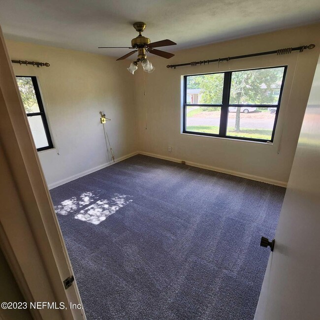 Building Photo - 2417 Barlad Dr