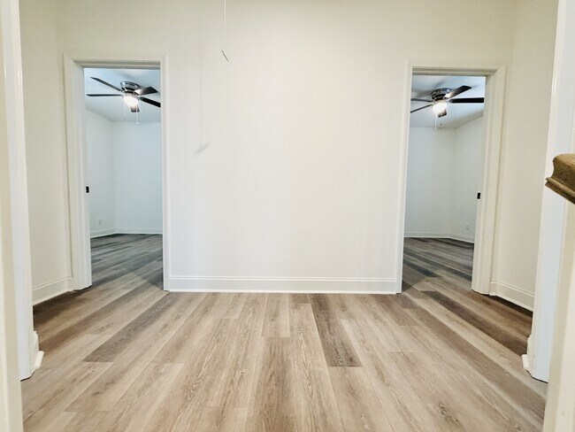 Building Photo - 2035 Rosewood Dr