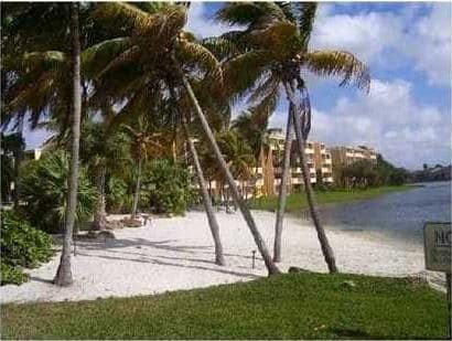 Building Photo - 9375 Fontainebleau Blvd