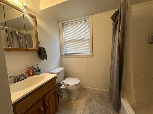 Building Photo - 174 Calumet St