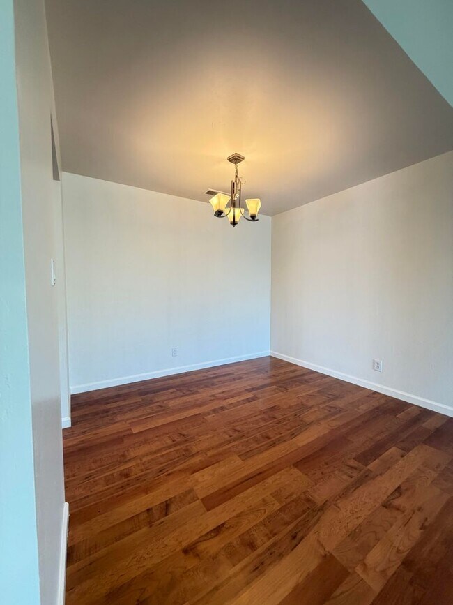 Building Photo - 3555 Magnolia Dr
