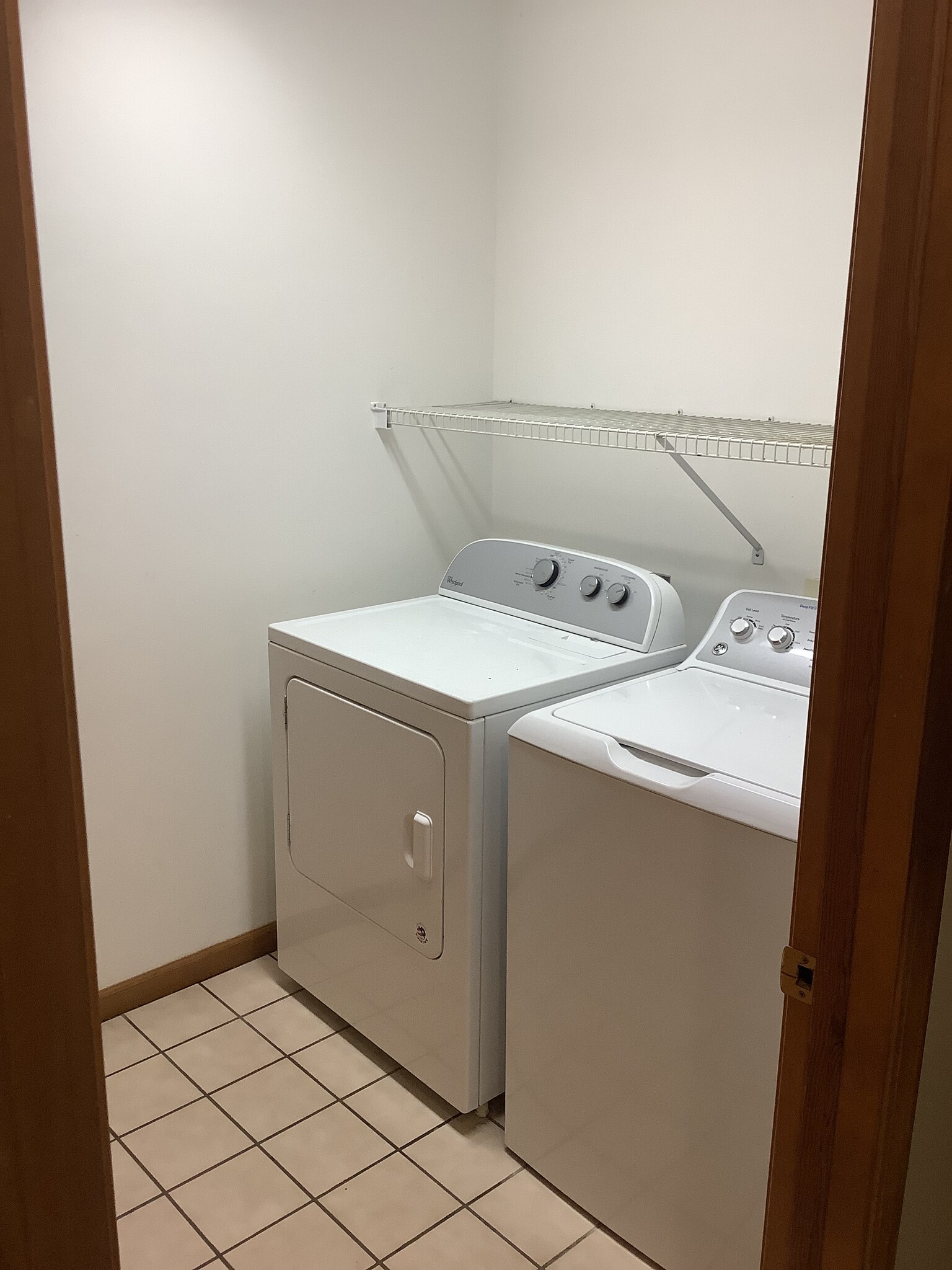 Washer and dryer units - 930 Barks Rd E