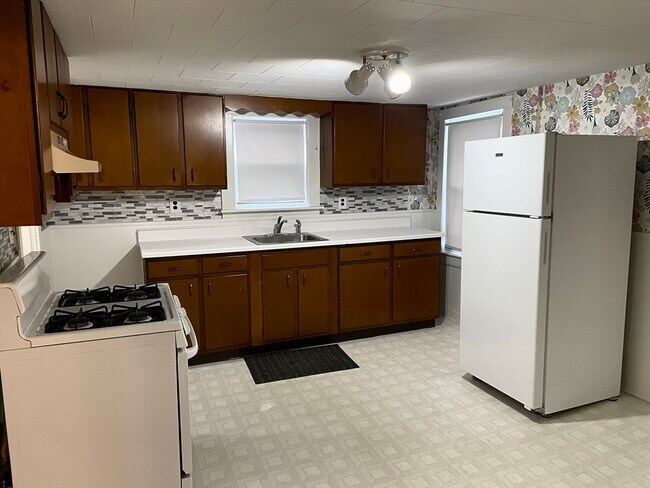 Building Photo - 126 Lowell St