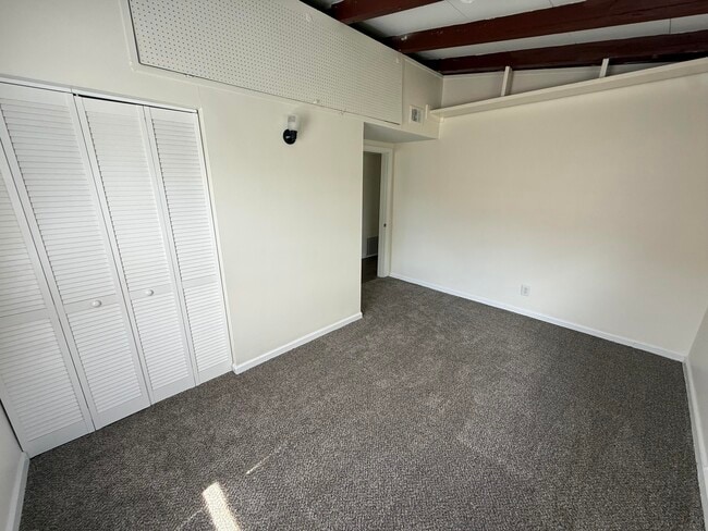 Building Photo - 211 Rugby Rd