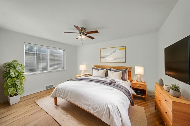 Building Photo - 1455 Jasmine St