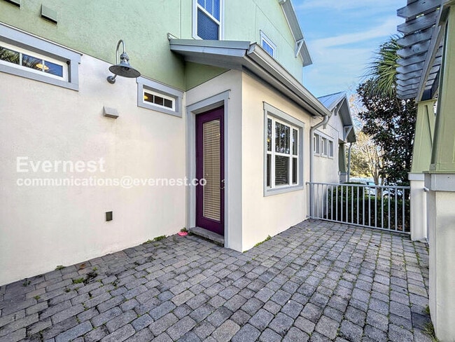 Building Photo - 13873 Benavente Ave