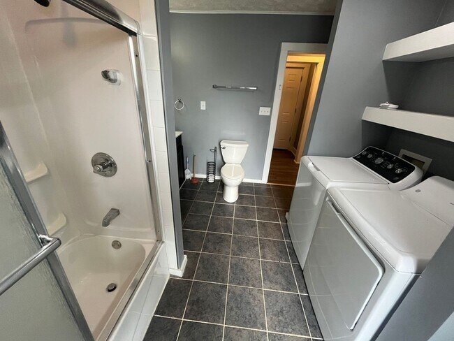 Building Photo - 1512 Main St