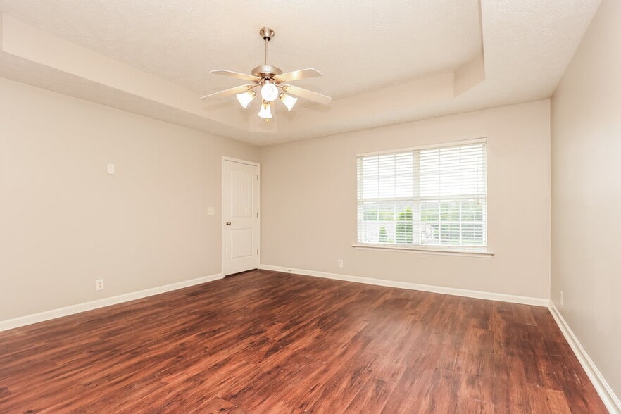 Building Photo - 412 Elegance Way