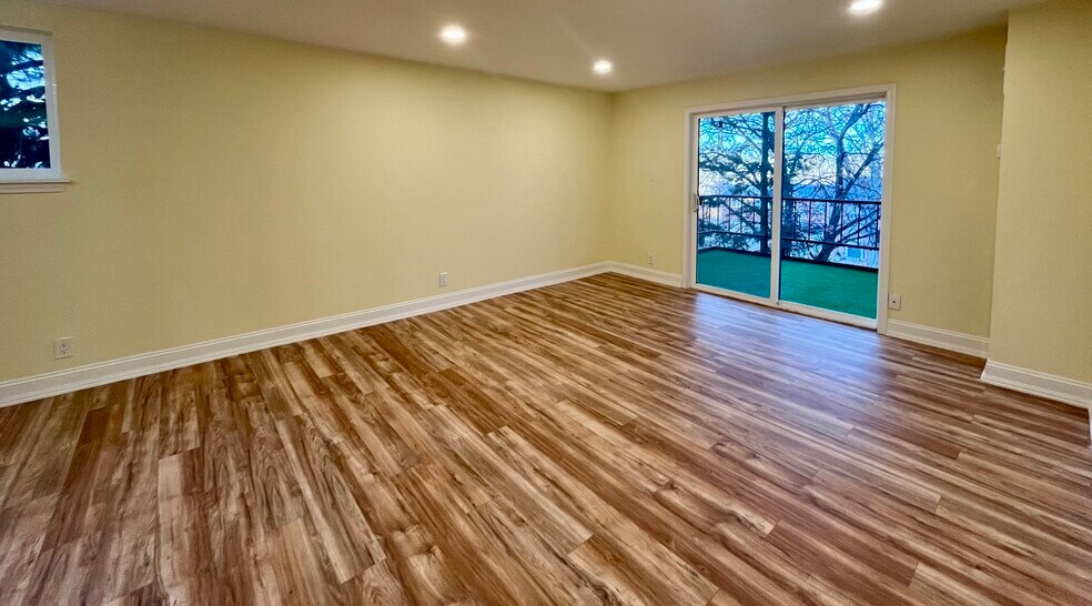 Building Photo - 2375 S Linden Ct