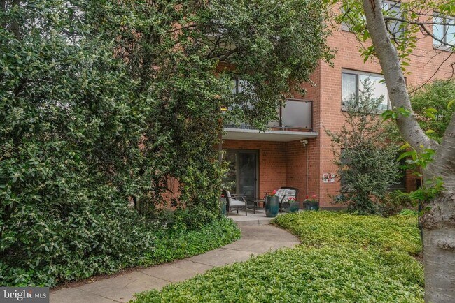 Building Photo - 4201 Cathedral Ave NW