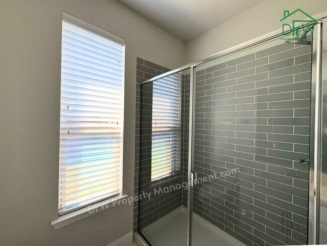 Building Photo - 4BR/3BA, 3,220 Sq Ft - Island Kitchen, Large Fenced Yard, Covered Patio