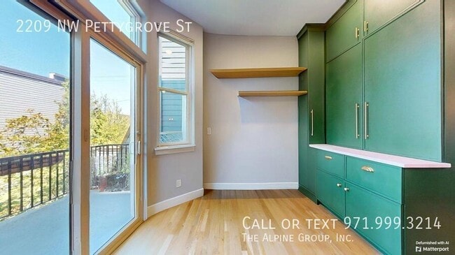 Building Photo - 2209 NW Pettygrove St