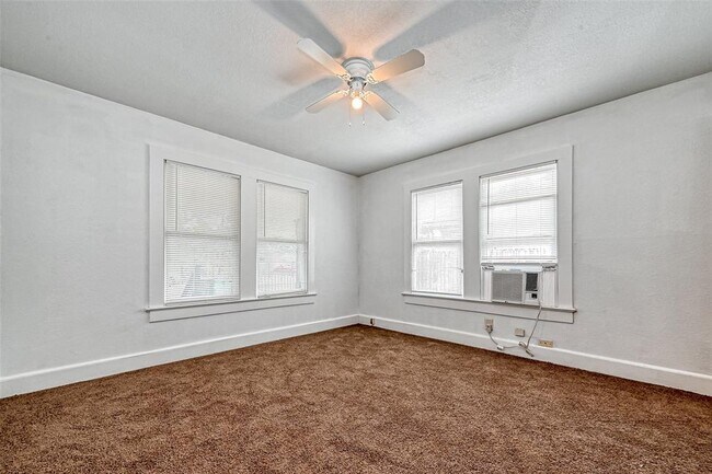 Building Photo - 7119 Farnsworth St