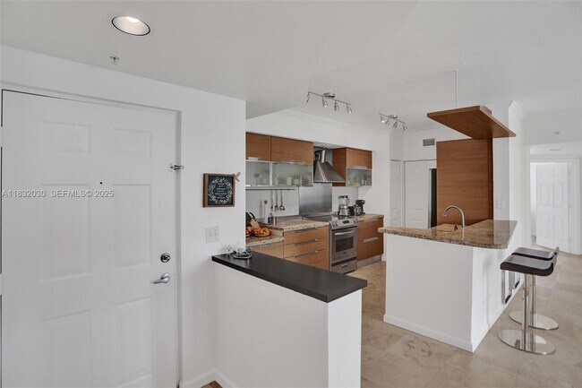 Building Photo - 17100 N Bay Rd