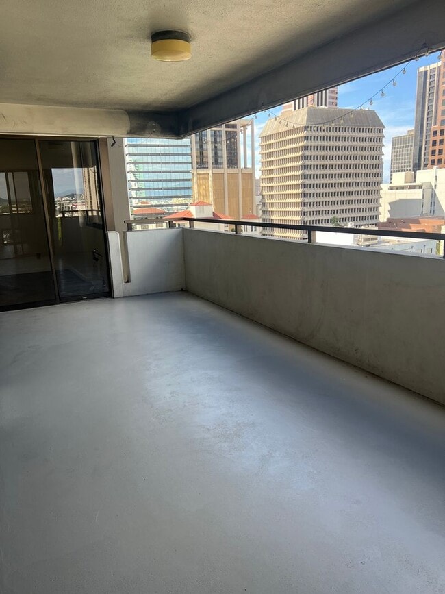 Building Photo - Kukui Plaza - 3 Bedroom 2 Bath 1 Parking