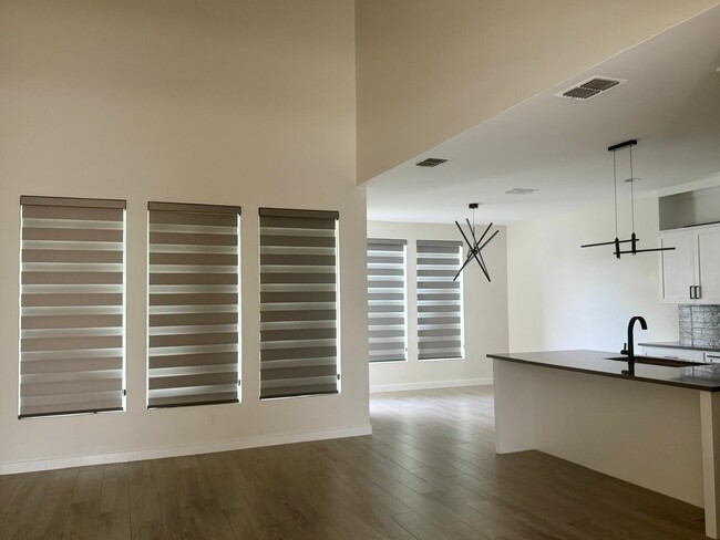 Building Photo - 7511 Cresta Bella St