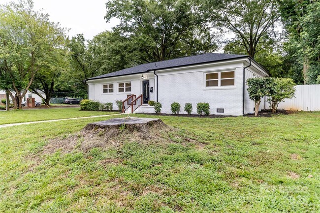 Building Photo - 3501 Eastway Dr