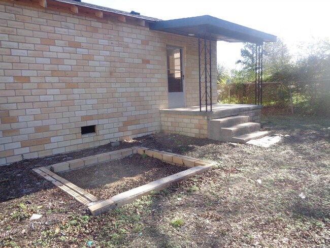 Building Photo - 2514 Johnson St