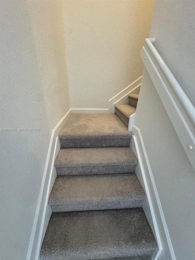 Building Photo - 2825 SE 25th Ave