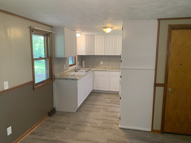 Building Photo - 27489 US-62
