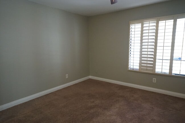 Building Photo - SHOWINGS AVAILABLE NOW