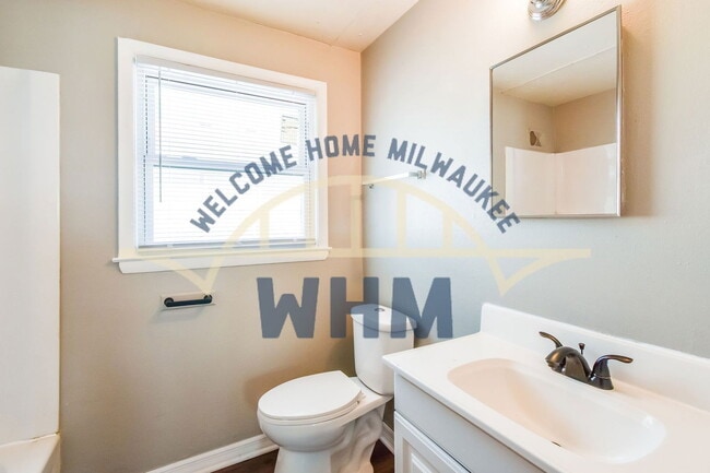 Building Photo - 5921 N 69th St