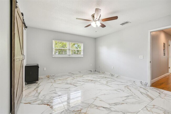 Building Photo - 1302 Brandonwood Dr