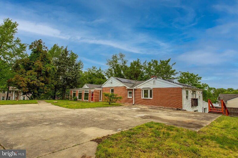Building Photo - 301 Loureiro Ln