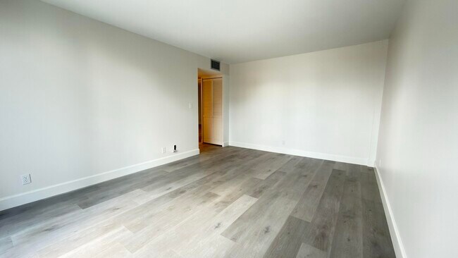 Building Photo - 2000 Presidential Way