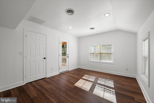 Building Photo - 117 E Monmouth St